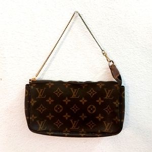 *sold* Louis Vuitton pochette bag💕